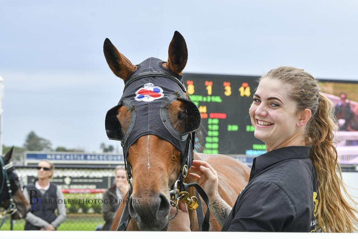 OUR CLASSY STAYER BEARINGS DIGS DEEP FOR AN OUTSTANDING WIN AT NEWY !