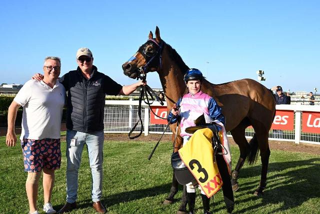 Mio Sorrento bursts through the gap to take the win